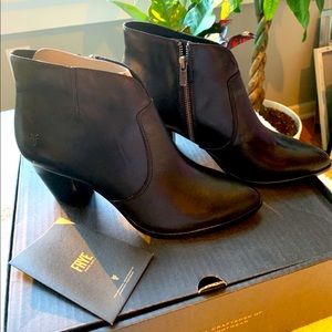Frye
Women's Jennifer Ankle Leather Booties